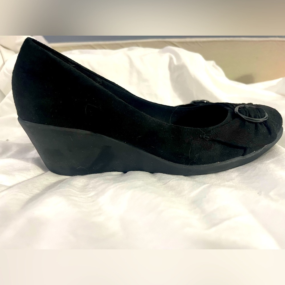 Black Velvet Closed Toe Wedge Size 9 1/2